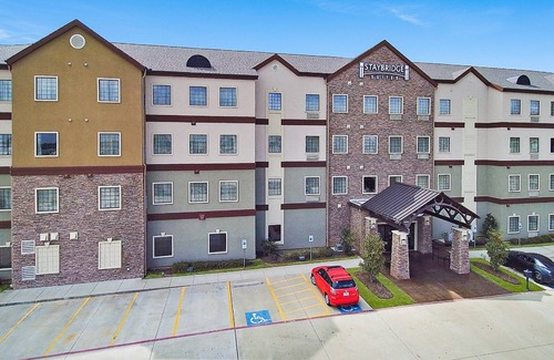 Longview Condo | Free Breakfast. Indoor Pool & Hot Tub. Near Major Businesses.
