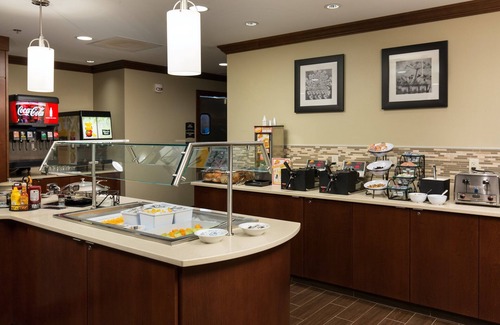 Polaris Apartment | Free Breakfast & Pool Access. King Studio Near Ohio State University!