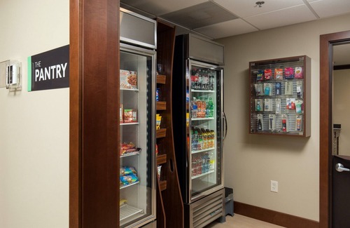 Polaris Apartment | Free Breakfast & Pool Access. King Studio Near Ohio State University!