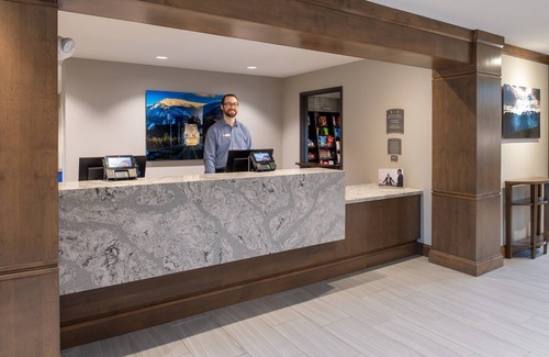 Hillsboro Condo | Free Breakfast. Pool. Gym. Close to Rock Creek Country Club!