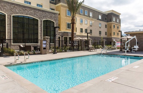 Corona Condo | Free Breakfast. Pool & Hot Tub. Gym. Near Amazon!