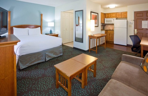 Maple Grove Apartment | Free Breakfast. Pool & Hot Tub. Gym. Near Albertville Premium Outlets!