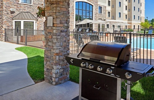 Concordville Condo | Free Breakfast. Seasonal Outdoor Pool. Gym. Near Longwood Gardens! Your Next Trip!