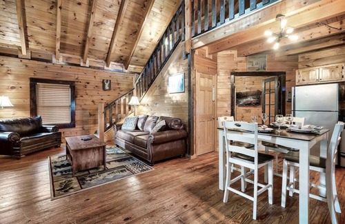 Gatlinburg - Pigeon Forge Cabin | Free Dollywood Tix/VIEWS/Secluded/Couples/HotTub/