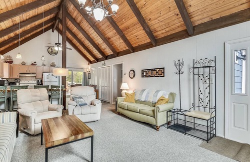 Bethany Beach Cottage | Free Golf at Bear Trap Dunes and MORE! Family friendly comfy & cozy Bethany Beach vacation home with all the cottage charm imaginable!