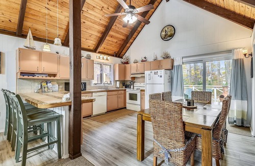 Bethany Beach Cottage | Free Golf at Bear Trap Dunes and MORE! Family friendly comfy & cozy Bethany Beach vacation home with all the cottage charm imaginable!