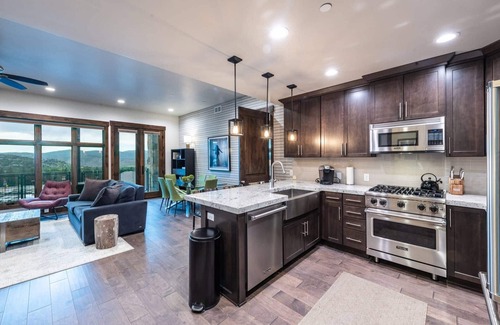 Park City Condo | *FREE Golf & Sup Rentals* Luxe Canyons Retreat | Outdoor Pool | Fitness Center | Hot Tub