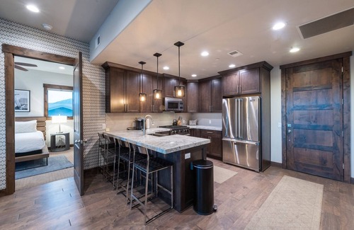 Park City Condo | *FREE Golf & Sup Rentals* Luxe Canyons Retreat | Outdoor Pool | Fitness Center | Hot Tub