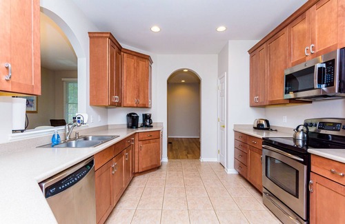 The Commons House | Free Linens & Cleaning - Sunflower Shores