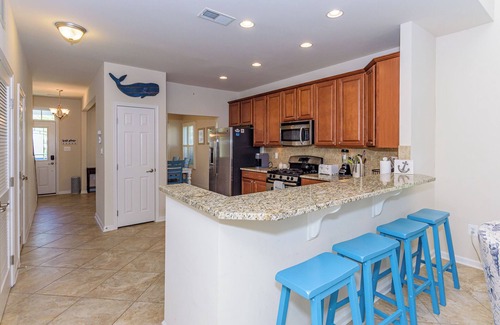 The Commons House | Free Linens & Cleaning - Blue Lagoon