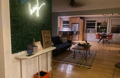 Port Franks Cottage | FREE NIGHT! Year Round Secluded Forest Retreat in Port Franks. Hot Tub!