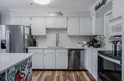 Rutledge Hill House | Free Parking! 4 Blocks to Broadway! No Bunks!