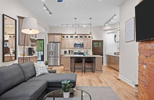 Point Breeze North House | Free Parking+Netflix+BBQ+Games Near Bakery Square