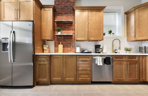 Larimer House | Free Parking+Pet Friendly+6BR+5 Min From Bakery Sq