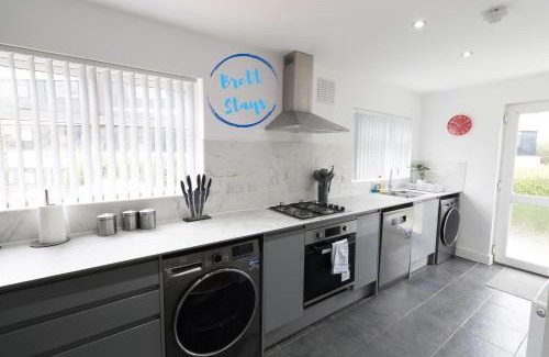 Horfield House | Free Parking Sleeps 7 Garden with Patio Gloucester Road
