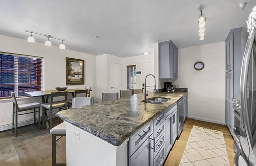 Breckenridge Condo | Free SkyCard Act - Remodeled, Outdoor Hot Tubs - Swans Nest Villa 1601