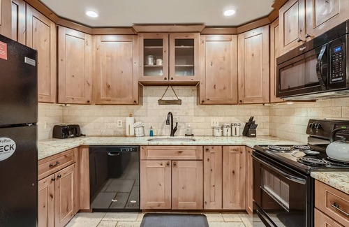 Breckenridge Condo | Free SkyCard Activities-Outdoor Pool/Hot Tub, By Main Street, Ski-In-Ski Hill 40