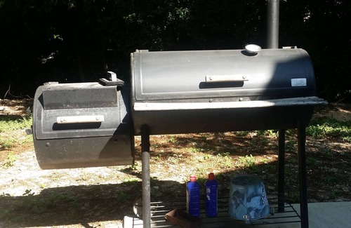 New Braunfels House | Free tubes. Walk to the river. Beautiful vintage home. Private back deck.