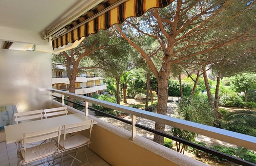 Frejus Plage Apartment | FREJUS PLAGE La Miougrano Studio 25m2 Swimming Pool 300m From the Beaches Balcony on the Garden 2 People