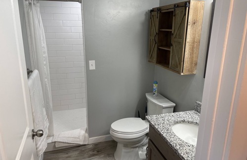 Fremont House | Fremont Casita mountain view property backed up to Fish Lake National Forest.