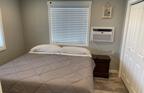 Fremont House | Fremont Casita mountain view property backed up to Fish Lake National Forest.