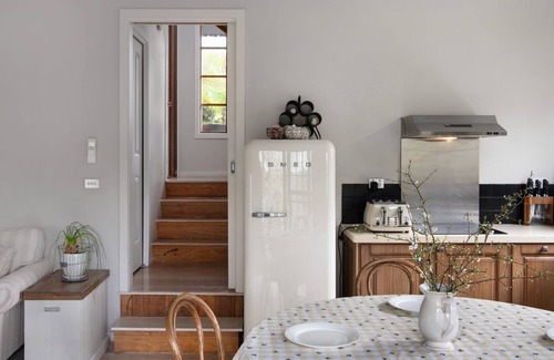 Hepburn Springs House | French Cottage- enchanting retreat in Hepburn with spa and log fire