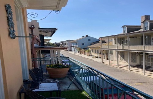 Treme House | French Quarter home in quiet lower quarter. Steps from Bourbon and Frenchman's