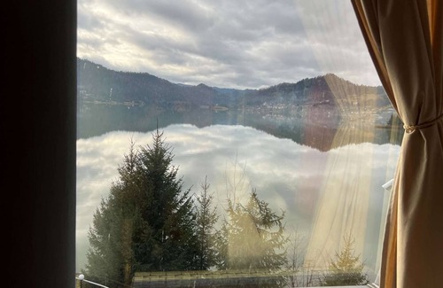 Colibita Villa | French villa on the shore of Lake Colibita