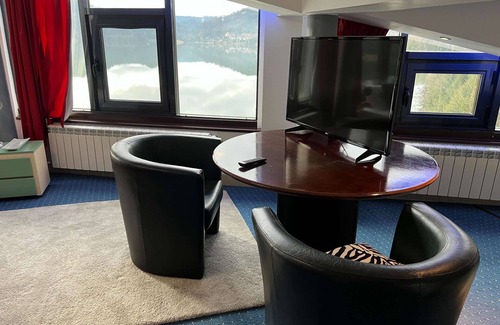 Colibita Villa | French villa on the shore of Lake Colibita