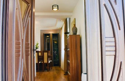 Borsa Villa | Frenchie’s House