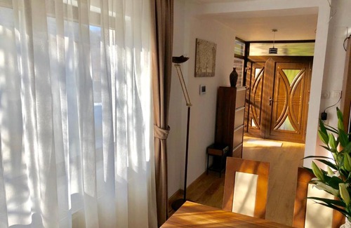 Borsa Villa | Frenchie’s House