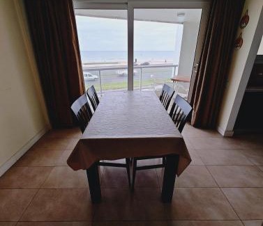 Mar del Plata Apartment | Frente al MAR hermosas vistas, con balcón y cochera