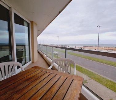 Mar del Plata Apartment | Frente al MAR hermosas vistas, con balcón y cochera