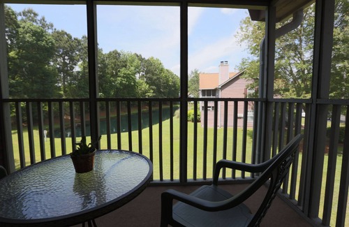 North Charleston Condo | Fresh and Cozy- 2 bedrooms and 2 baths