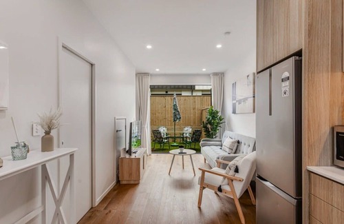 Grey Lynn Apartment | Fresh Grey Lynn 2BR unit w/Patio by Zodiak Stays