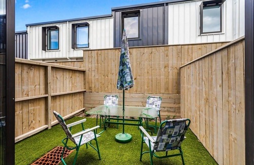 Grey Lynn Apartment | Fresh Grey Lynn 2BR unit w/Patio by Zodiak Stays