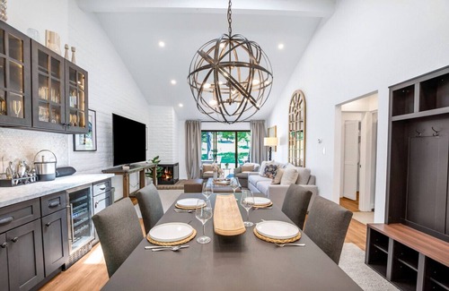 Napa House | Fresh & Modern 2BR, Pool, Golf Views