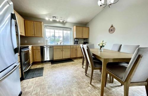 Omaha House | Fresh West Omaha Home For Your Entire Group