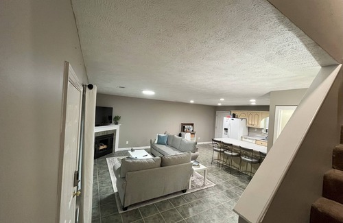 Oxford Condo | Freshly remodeled 2-bedroom condo with AC, WiFi in charming Oxford. 1.5 mi to UM
