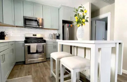 Golden Hill House | Freshly Remodeled 3bd/1ba Home in Golden Hill!!