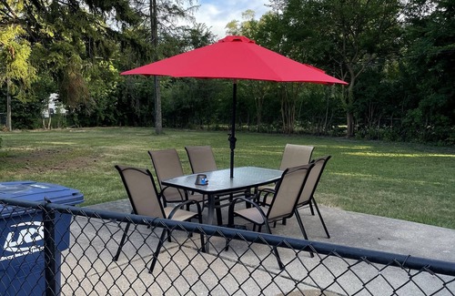 Des Plaines House | Freshly Remodeled Cozy Home