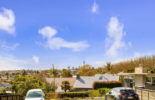Grey Lynn Apartment | Freshly Renovated Grey Lynn 3Br Unit!