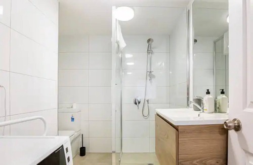 Grey Lynn Apartment | Freshly Renovated Grey Lynn 3Br Unit!