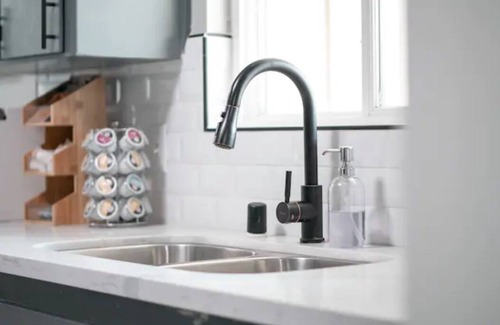 Raisin House | Fresno House | Pool | Fire Pit | Garage | 3/2:Wow!