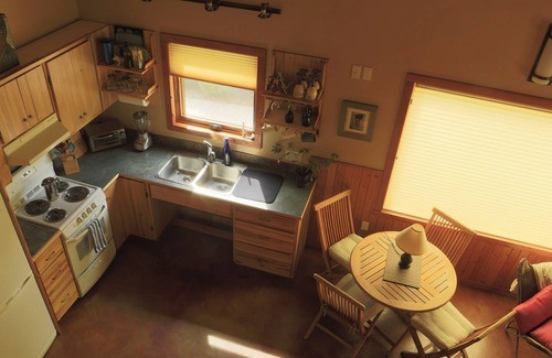 New Denver Cabin | Freya's Cabin and Bunky-Private and fully appointed cabin on Slocan Lake, BC