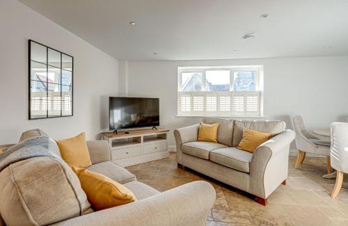 Wheatley House | Friday Cottage