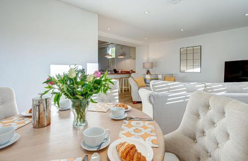 Wheatley House | Friday Cottage