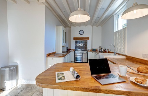 Wheatley House | Friday Cottage | Oxford Holiday Let | 3 Beds & Sleeps 5