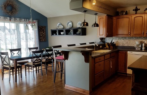 Neenah House | Friendly, Quiet Cul-de-sac - 18 Minutes from Oshkosh EAA Air Show Appleton ATW!