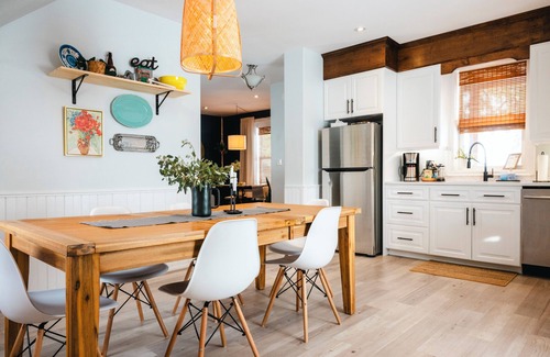 Perth South House | Friends & Family Getaway: 2 Kings + 1 Queen, Wifi, BBQ, Firetable, Games, 2TVs!